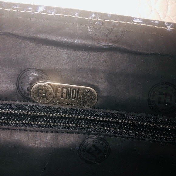 WHITE LEATHER FENDI CLUTCH - Picture 4 of 4